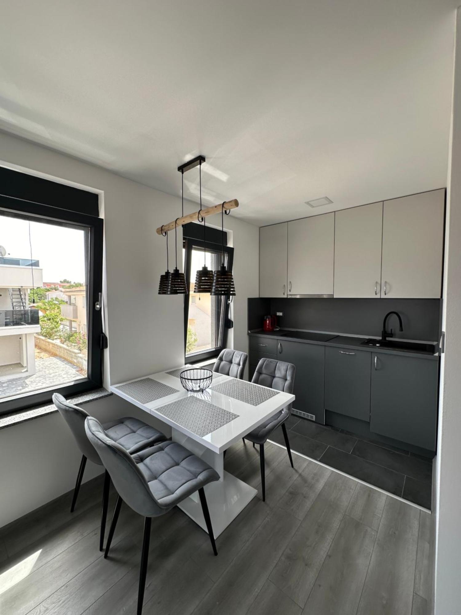 Monachus Apartments วีร์ ภายนอก รูปภาพ