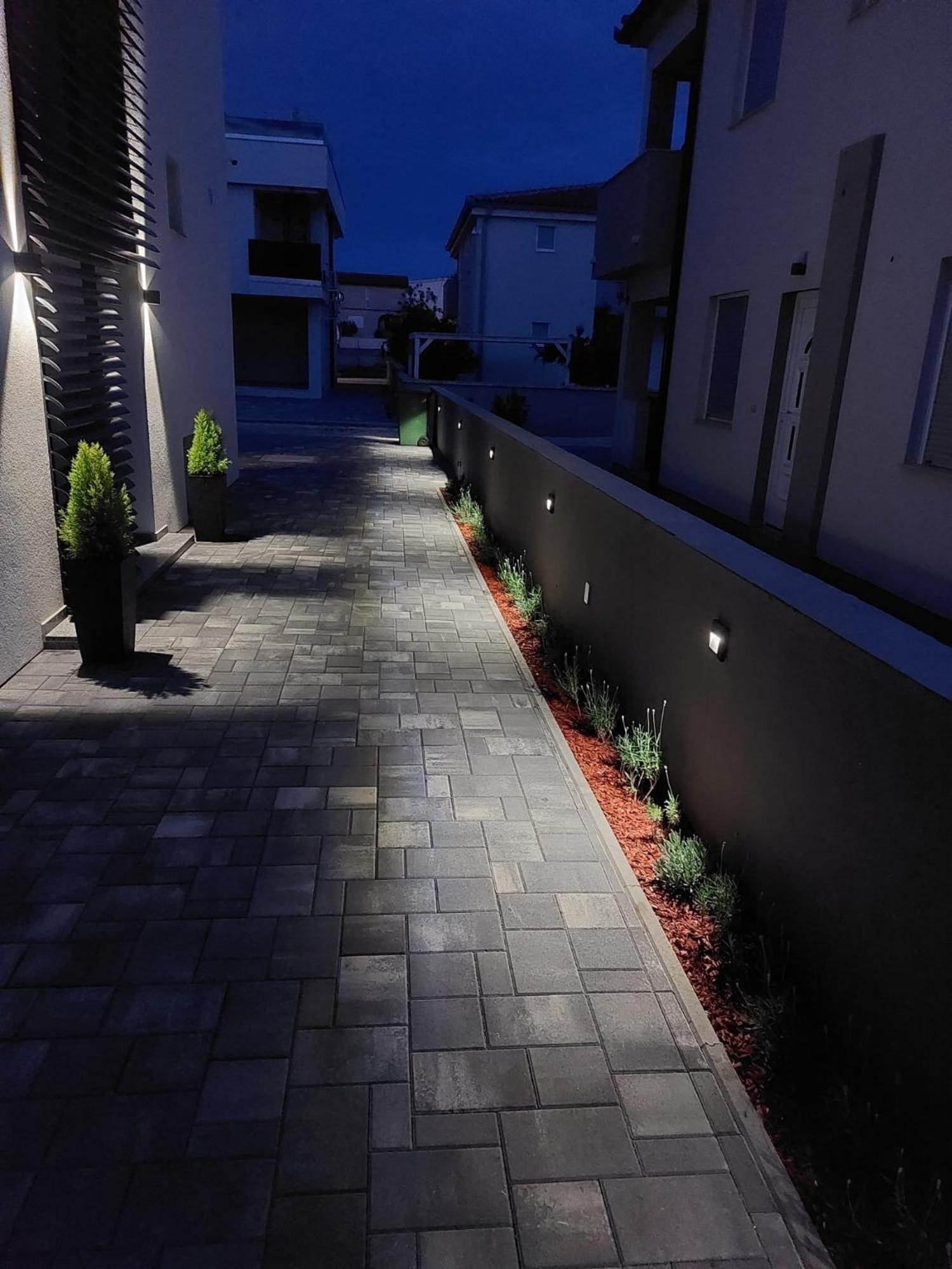 Monachus Apartments วีร์ ภายนอก รูปภาพ