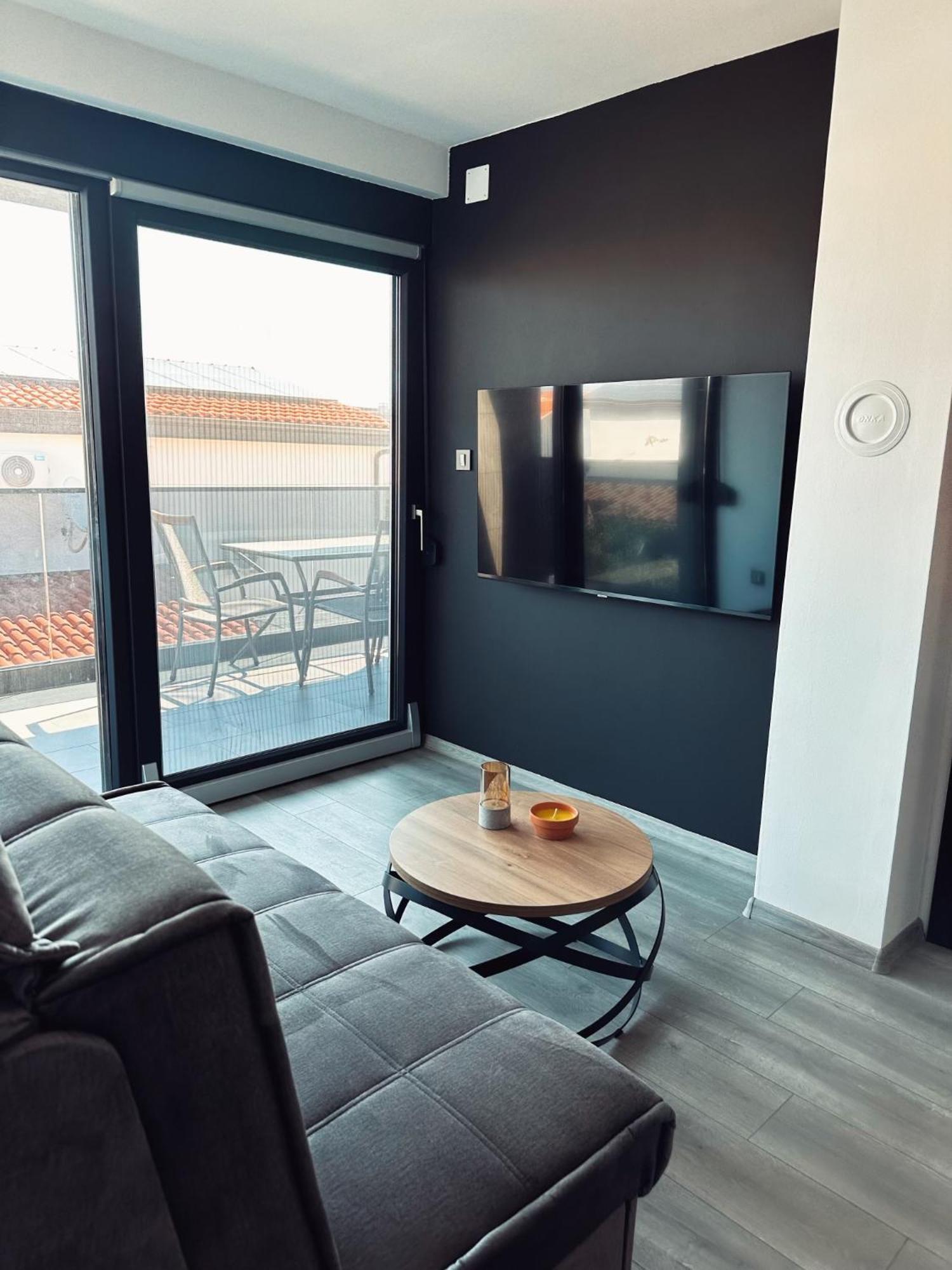 Monachus Apartments วีร์ ภายนอก รูปภาพ